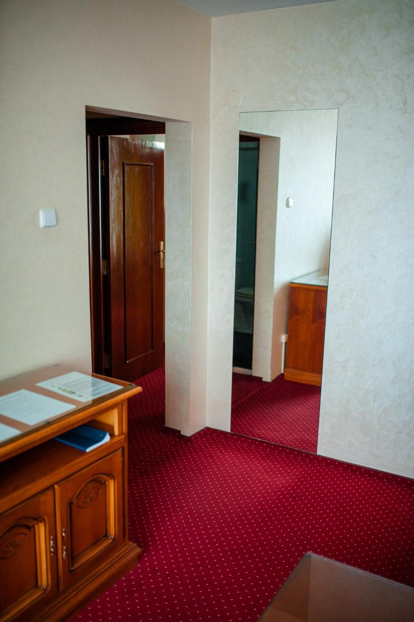 Hotel Bavaria Craiova Ngoại thất bức ảnh