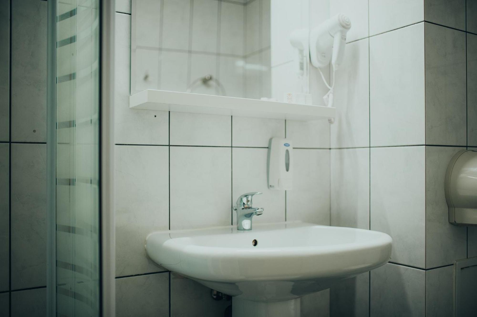 Hotel Bavaria Craiova Ngoại thất bức ảnh