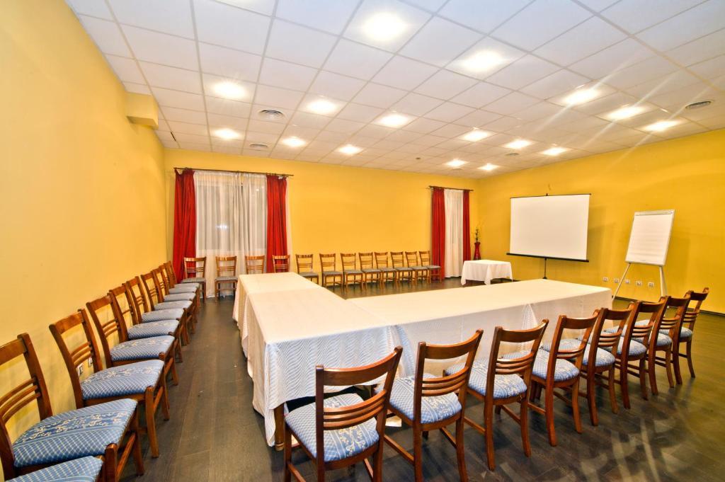 Hotel Bavaria Craiova Ngoại thất bức ảnh