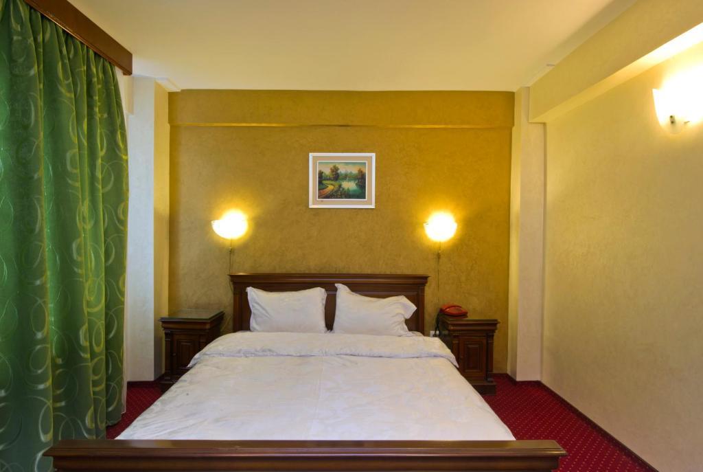 Hotel Bavaria Craiova Ngoại thất bức ảnh