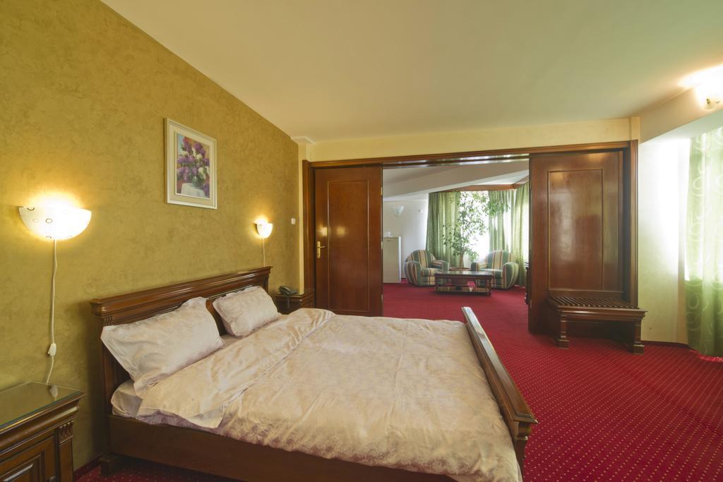 Hotel Bavaria Craiova Ngoại thất bức ảnh